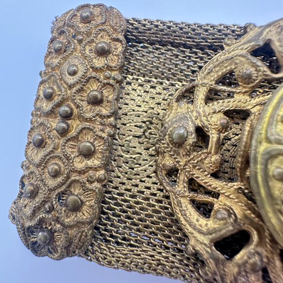 1940s vintage retro Victorian Revival gold tone mesh chain statement bracelet - Picture 5 of 10